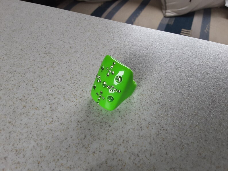 Icey Green Crystals set in This Rectangle cabocohn Size P Gin /& Tonic Vivid Lime Gorgous Great Big Lucite Ring