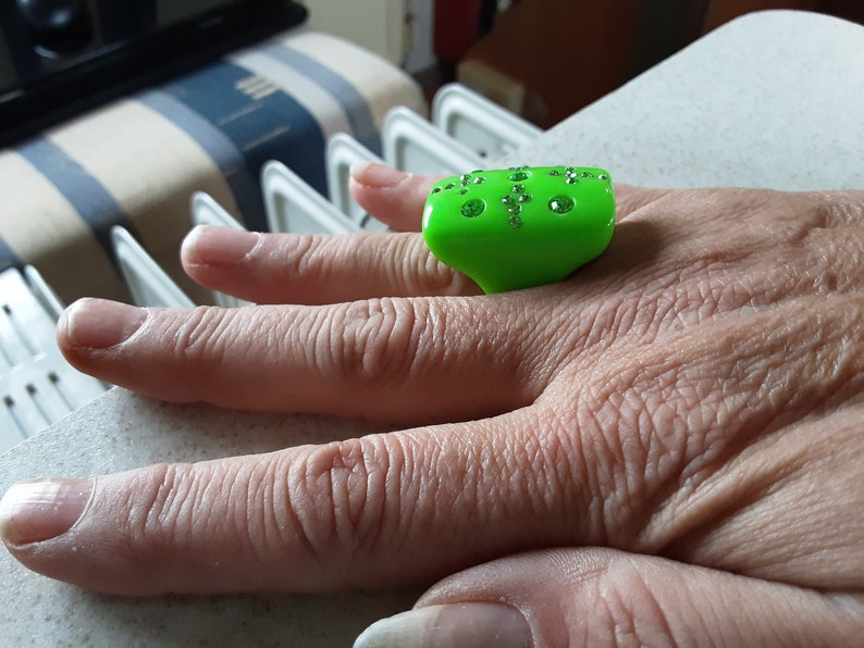 Icey Green Crystals set in This Rectangle cabocohn Size P Gin /& Tonic Vivid Lime Gorgous Great Big Lucite Ring