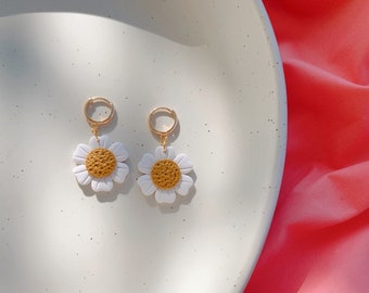 Boho Daisy Dangle Polymer Clay Earrings | Spring Flower Earrings | Floral earrings | Spring Daisy Earrings | Summer Clay Earrings |