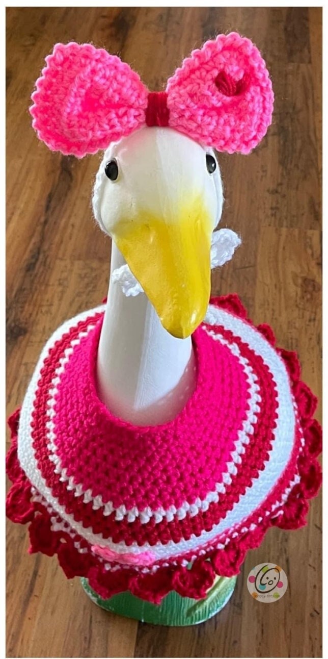 30 Valentine Crochet Patterns to Make for Gifts, Decor, and Cozy Seasonal Touches 9 Sweetheart Porch Goose Set
