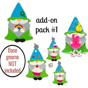 Può includere: Pacchetto di accessori n. 1 per un gnomo all'uncinetto. Il pacchetto include quattro diversi cappelli da gnomo: un cappello blu con un arcobaleno, un cappello blu con un cupcake, un cappello blu con un coniglio e un cappello blu con un pulcino. Il gnomo di base non è incluso.