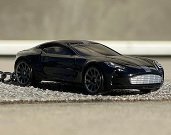 Geschenk für Männer Schlüsselanhänger Aston Martin One 77 Geschenkidee Deko Auto Schlüsselbänder Überraschung Dankeschön Aufmerksamkeit