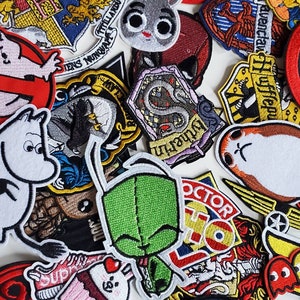 20 Stück Beliebte Filme Anime Cartoons Gestickte Aufnäher zum Aufbügeln