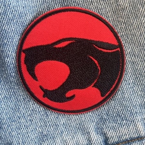 Naszywka haftowana Thunder Cat do prasowania – czerwono-czarna