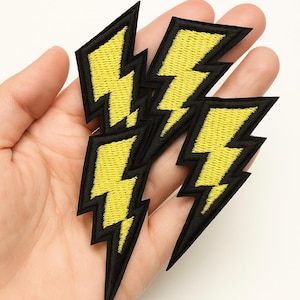 4 sztuki haftowanych naszywek żelaznych z motywem piorunów