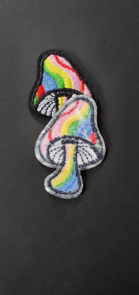 Toppa Fungo Allucinogeno Ricamata Da Stirare O Cucire – Fantasia Psichedelica Con Pianeti, Luna, Stelle E Arcobaleno