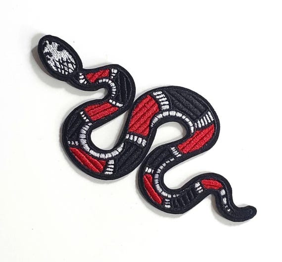 赤と黒のヘビの刺繍入りアイロンパッチ - Etsy 日本