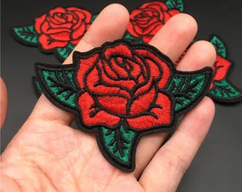 Parche bordado termoadhesivo de rosa roja (2,0" x 2,95")