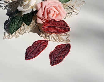 Toppe termoadesive - bocca bocca bacio con paillettes – rosso – 5,8x4,2cm - Patch Toppa ricamate Applicazioni Catch the Patch - il tuo negozio per i cerotti e i cerotti con il