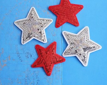 Parches termoadhesivos bordados con estrellas y lentejuelas rojas y plateadas (4 unidades)