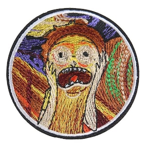 Peut inclure: Écusson brodé circulaire représentant un personnage de dessin animé avec une expression choquée, les mains sur le visage, dans un style rappelant "Le Cri". Le patch a une bordure noire et un design coloré et texturé.