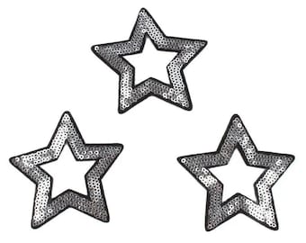 Conjunto de 3 patches termocolantes bordados em formato de estrelas prateadas.
