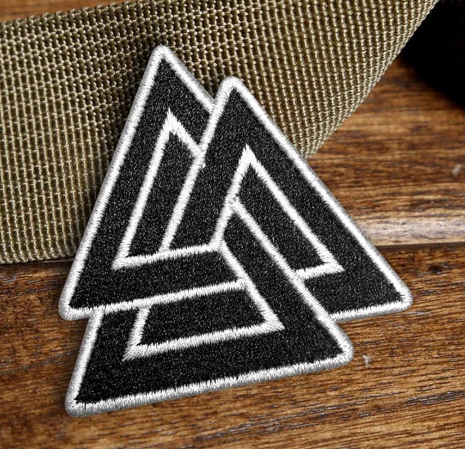 EmbTao Toppa ricamata fosforescente Valknut con rune vichinghe vegvisir norrene