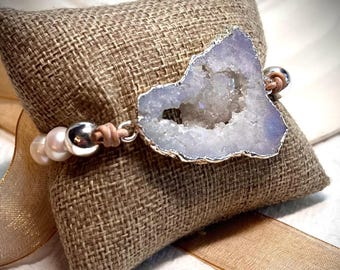 Druzy White Quartz Slice Silver Edged Stretch Bracelet with White Potato Pearls and Hematite Beads. Beachy, Southern, Bohemian, Gift for Her