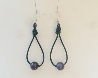 Boho Pearl and Leather Earrings, Knotted Leather Earrings, Knotted Leather Jewelry, Pearl Jewelry, Leather and Pearl Earrings, Bohemian