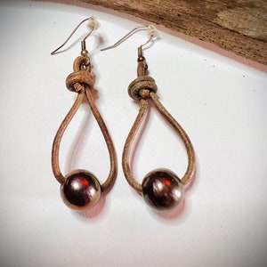 Pearl and Leather Earring, Knotted Leather Earring, Knotted Leather Jewelry, Pearl Jewelry, Leather and Pearl Earring, Leather and Pearls