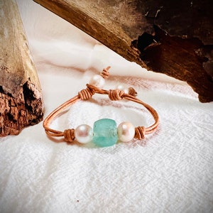 Pearl Sea Glass and Leather Bracelet, Knotted Leather Bracelet, Knotted Leather Jewelry, Pearl Jewelry, Leather and Pearl Bracelet, Glass