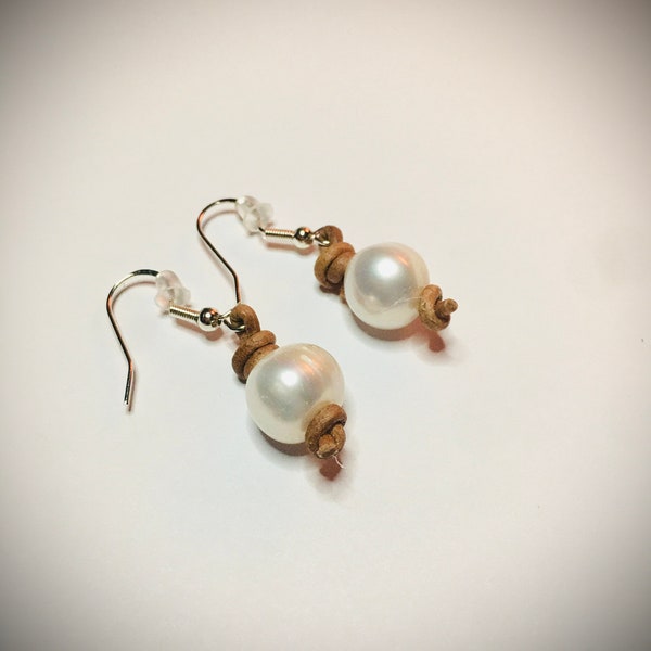 Pearl and Leather Earring, Knotted Leather Earring, Knotted Leather Jewelry, Pearl Jewelry, Leather and Pearl Earring, Leather and Pearls