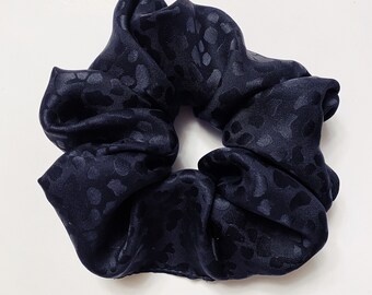 fashion elastic Designer inspired Italian jacquard red with gold scrunchie scrunchies scrunch 90s 80s trend
