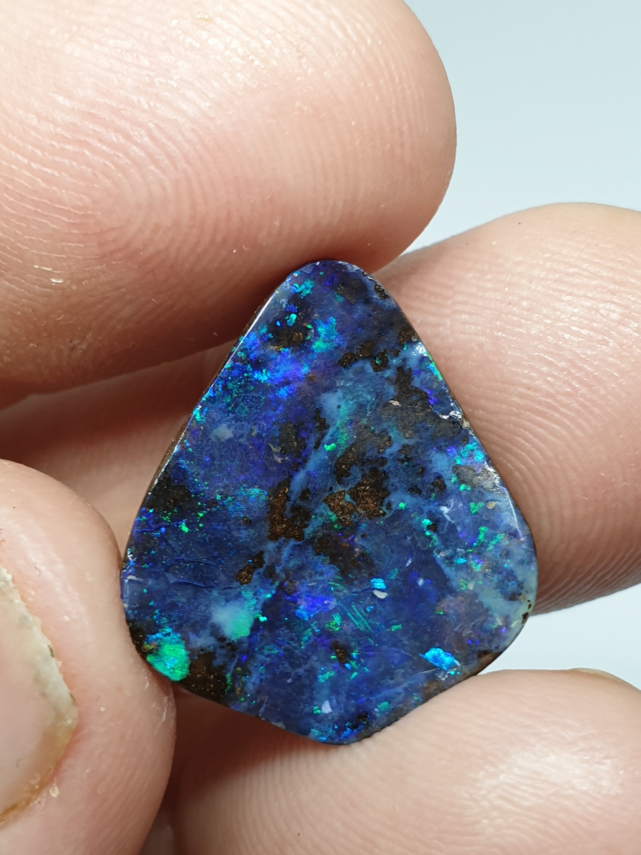 オーストラリア産 ボルダーオパール《11.25ct》 25カラットの