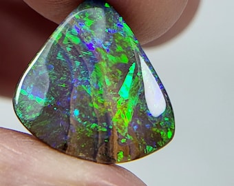 8.40ct. Boulder opal. Natural opal. Australian opal. 16.3x15.5x4mm.