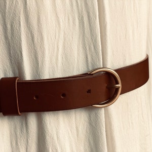 ceinture en cuir marron pour femme image 3