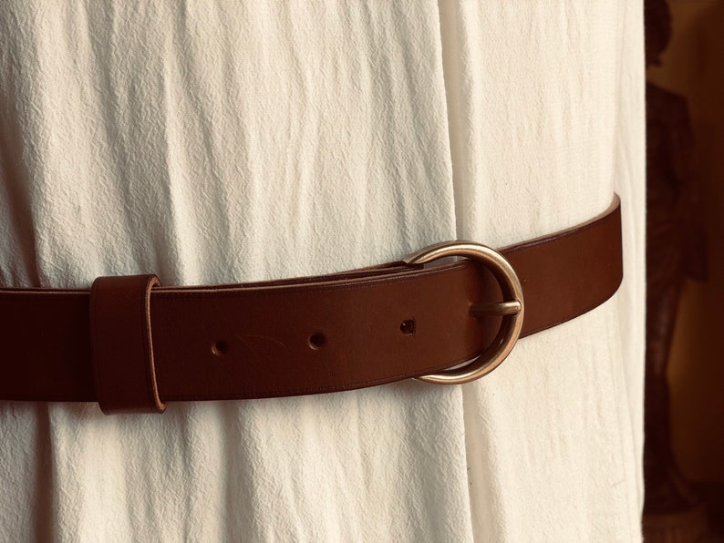 ceinture en cuir marron pour femme image 3