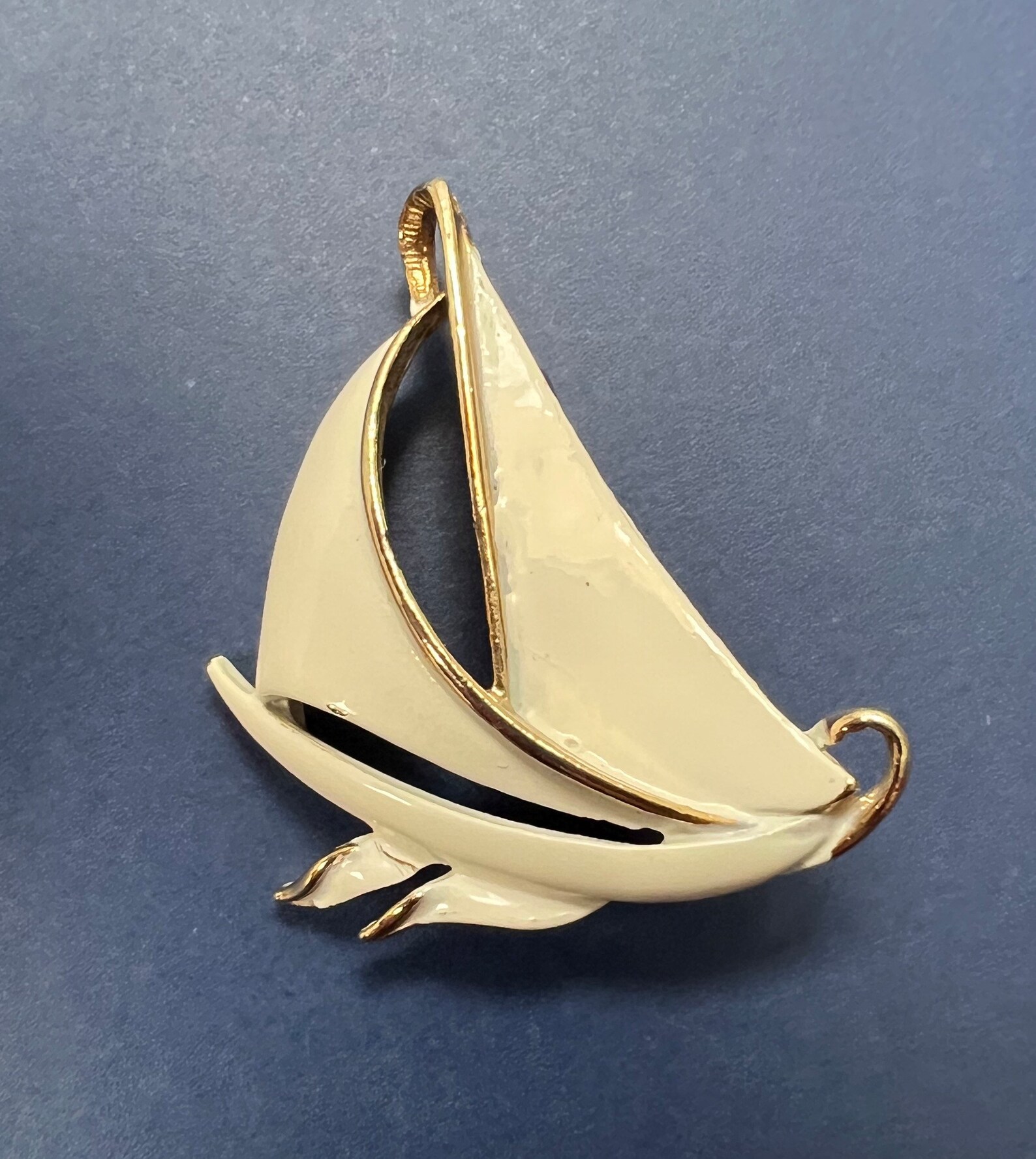 Vintage Gold Tone off White Enamel Sailboat Brooch Pin. Nautical Beach ...