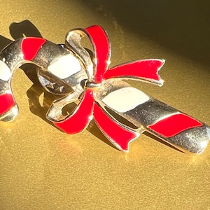 Vintage gold tone Christmas Candy cane brooch pin with bow