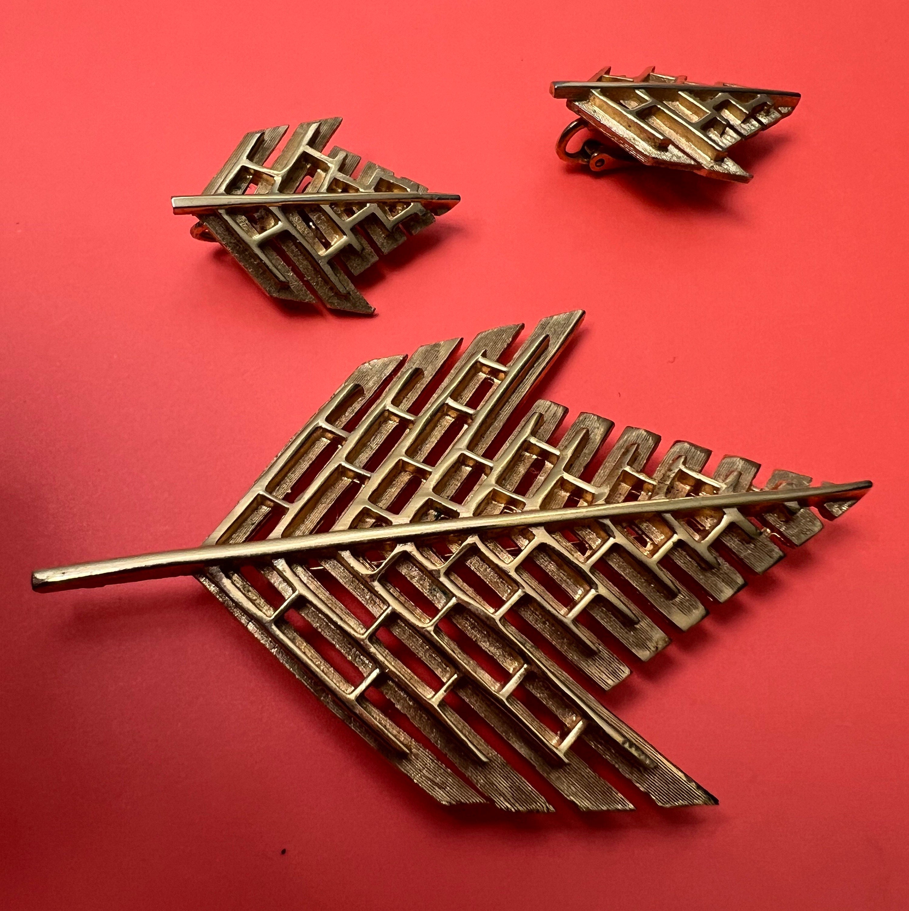 Vintage Signed Corocraft Gold Tone Metal Leaf Design Brooch Etsy