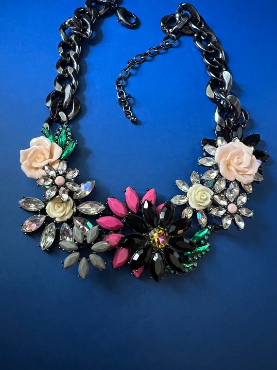 Chunky flower hotsell statement necklace