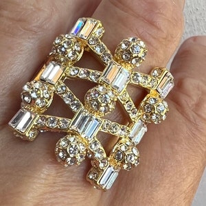 AKKAD gold tone large rhinestone statement ring size 7