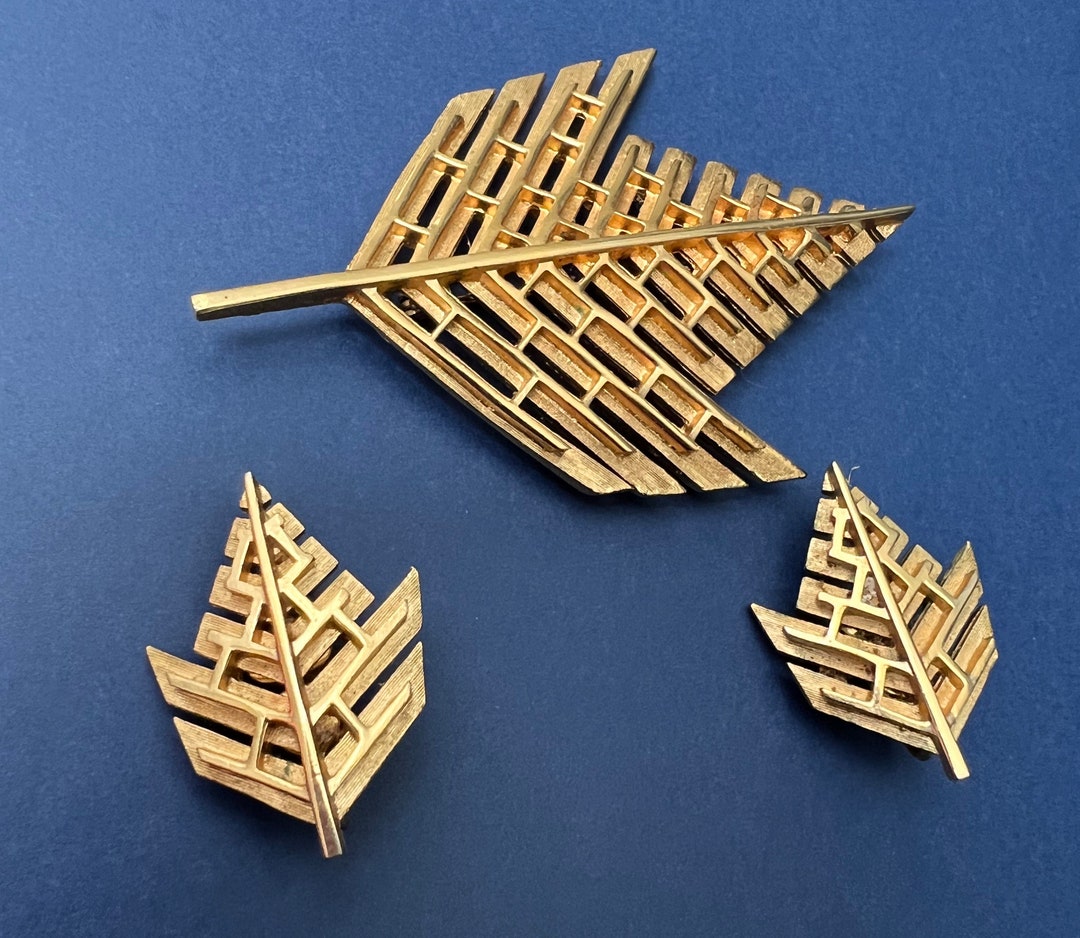 Vintage Signed Corocraft Gold Tone Metal Leaf Design Brooch Etsy