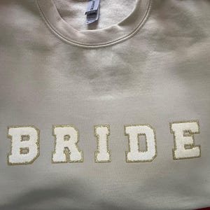 Braut, Braut im Eisen-Patch-Design, Braut-Pullover, Braut-Sweatshirt, maßgeschneiderte Braut-Pullover, Eisen-Patch-Designs, individuelle Hochzeitsgeschenke, Liebe