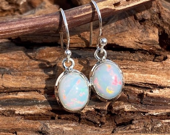 Orecchini in argento sterling con opale etiope: pietra portafortuna di ottobre.