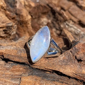 Natural Rainbow Moonstone Ring, 925 Sterling Silver Ring, Handmade Gemstone Ring, Statement Ring, Solid Silver Ring, For Gift