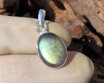 Handmade Greenish Labradorite 925 Sterling Silver Pendant