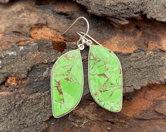 Pendientes de plata de ley con turquesa verde: joyería de piedras preciosas hecha a mano