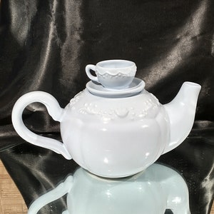 Hallmark Light Blue Teapot with Teacup Lid, by Kimberly Hodges, Excellent Condition!