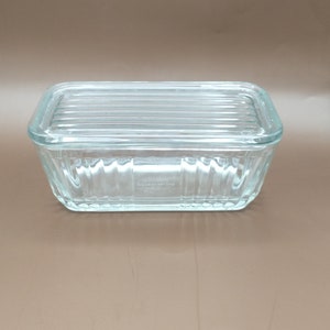 Vintage 1932 Design  8 9/16" Covered Casserole Dish With Glass Lid, Anchor Hocking, Excellent Condition!