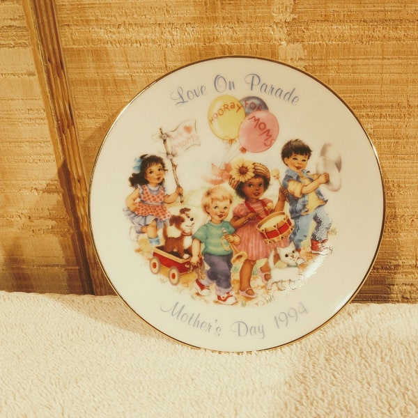 Vtg Avon, Mother's Day Plate, 1994, Love on Parade, 5"