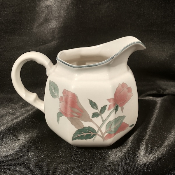 Mikasa Silk Flowers,  F 3003 Creamer,  Excellent Condition!