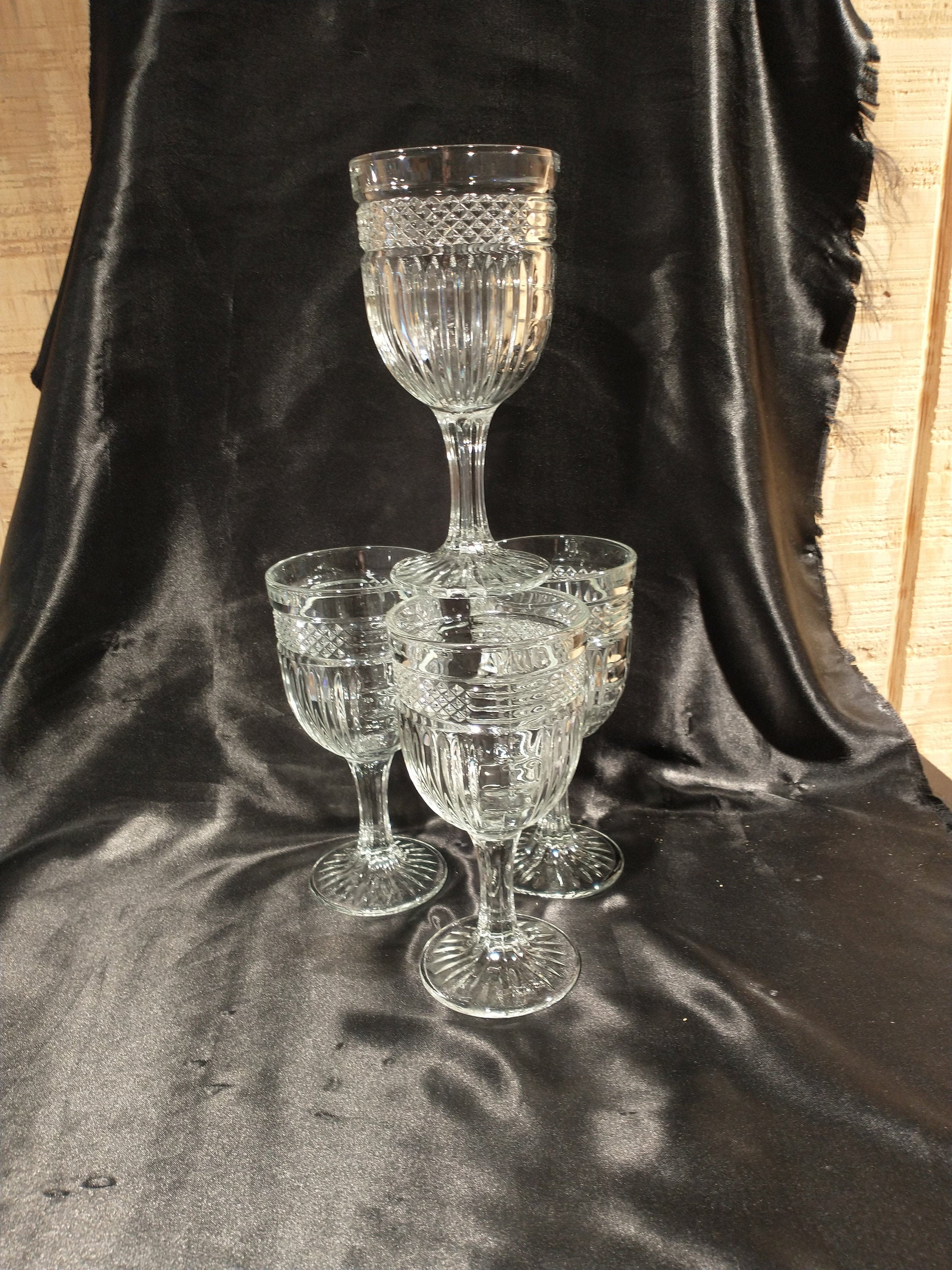 Set of 7 vintage Libby glass Frosted/etched Unicorn drinking glasses w/gold  pattern. Ex cond 10oz. for Sale in Tacoma, WA - OfferUp