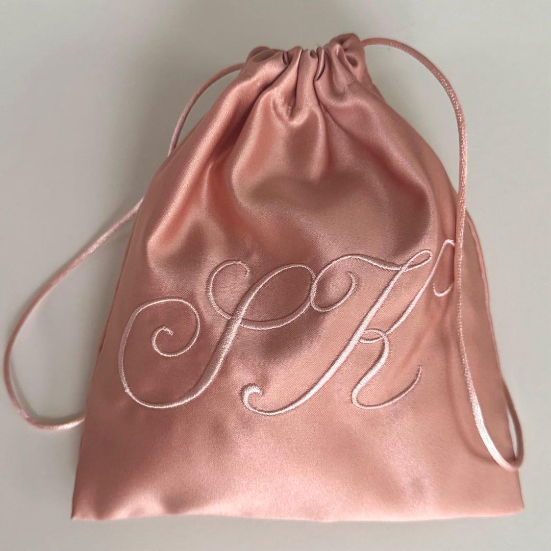 Sac à poussière en satin : broderie monogramme personnalisée, sac de rangement fait main - Etsy France