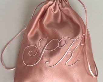 Sacchetto antipolvere in raso con ricamo monogramma personalizzato fatto a mano negli Stati Uniti Borsa portaoggetti per personalizzazione di alta qualità Confezione regalo
