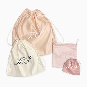Bolsa para polvo con bordado de monograma personalizado de satén hecha a mano en EE. UU. Bolsa de almacenamiento personalizada de alta calidad Bolsa de regalo Embalaje