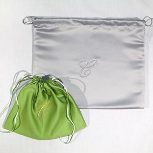 Bolsa de polvo con bordado de monograma personalizada de satén, hecha a mano en EE. UU., bolsa de almacenamiento de personalización de alta calidad, embalaje de bolsa de regalo