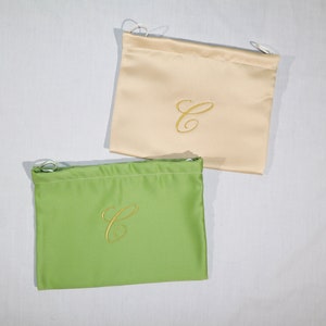 Paquete de 2 bolsas de polvo con bordado de monograma personalizado de satén hechas a mano en EE. UU. Bolsa de almacenamiento personalizada de alta calidad Bolsa de regalo Embalaje