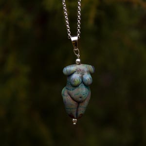 Goddess glass bead pendant | Venus