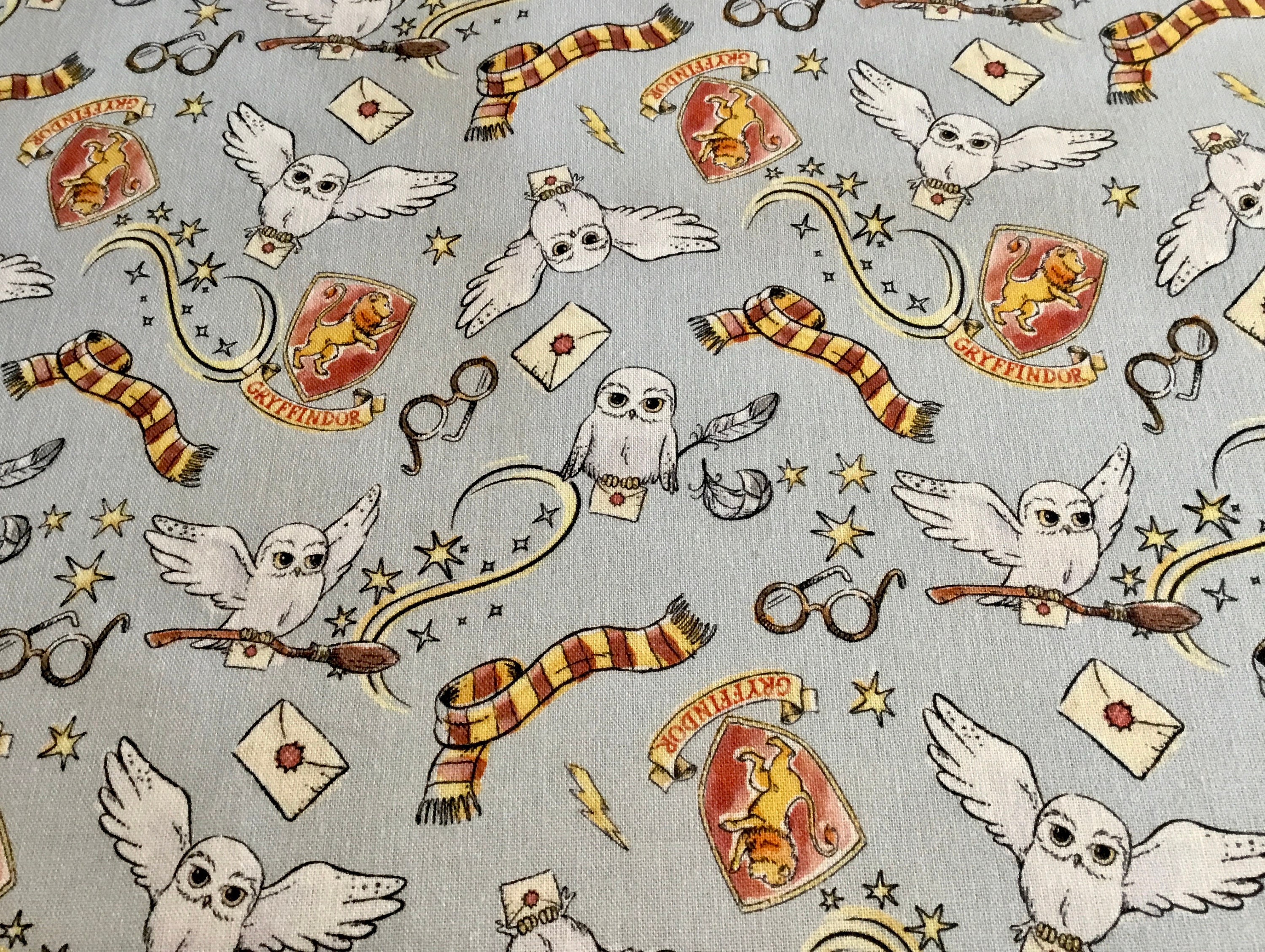 Tissu jersey Harry Potter Hedwigge digital fond gris acier